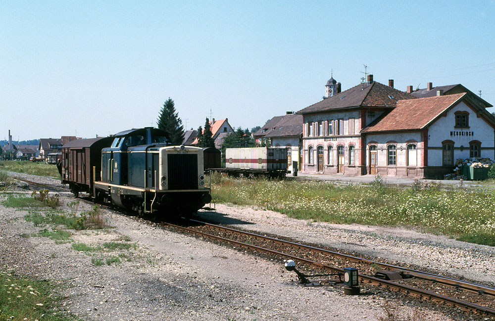 https://www.eisenbahnfotograf.de/datei/August 1986/1240239 DB 212193 Messkirch 7.8.86.jpg